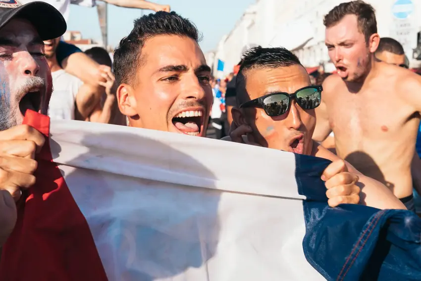 Supporters sportifs français, avec le drapeau français